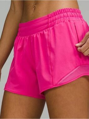 Lululemon Shorts Hotty Hot, Low rise 4 inch size 4